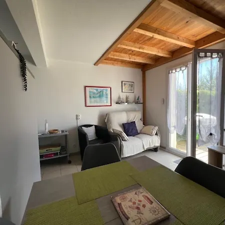 Dom wakacyjny Maison Lumineuse Au Calme, Pres