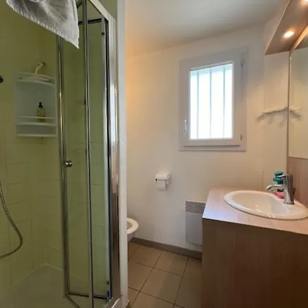 Maison Lumineuse Au Calme, Pres